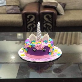 unicorn cake with fondant