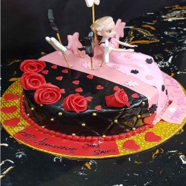 Doll design cake